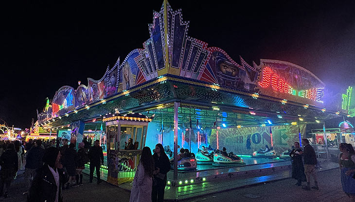 Wiesn-Fahrgeschäfte: Scooter Zone (Autoskooter von Timo Kollmann) auf dem Oktoberfest 2024 in der Schaustellerstraße  (©Foto:Martin Schmitz